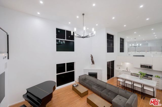 7062 Hawthorn Avenue A2, Los Angeles, CA 90028