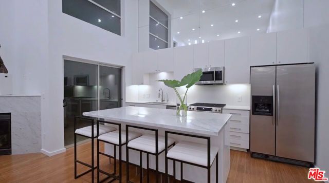 7062 Hawthorn Avenue A2, Los Angeles, CA 90028