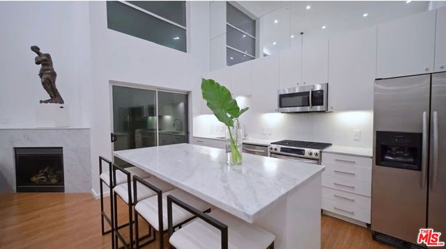 7062 Hawthorn Avenue A2, Los Angeles, CA 90028