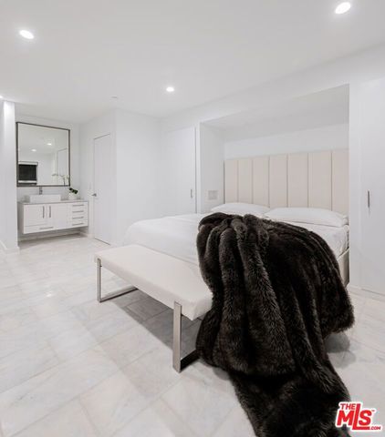 7062 Hawthorn Avenue A2, Los Angeles, CA 90028