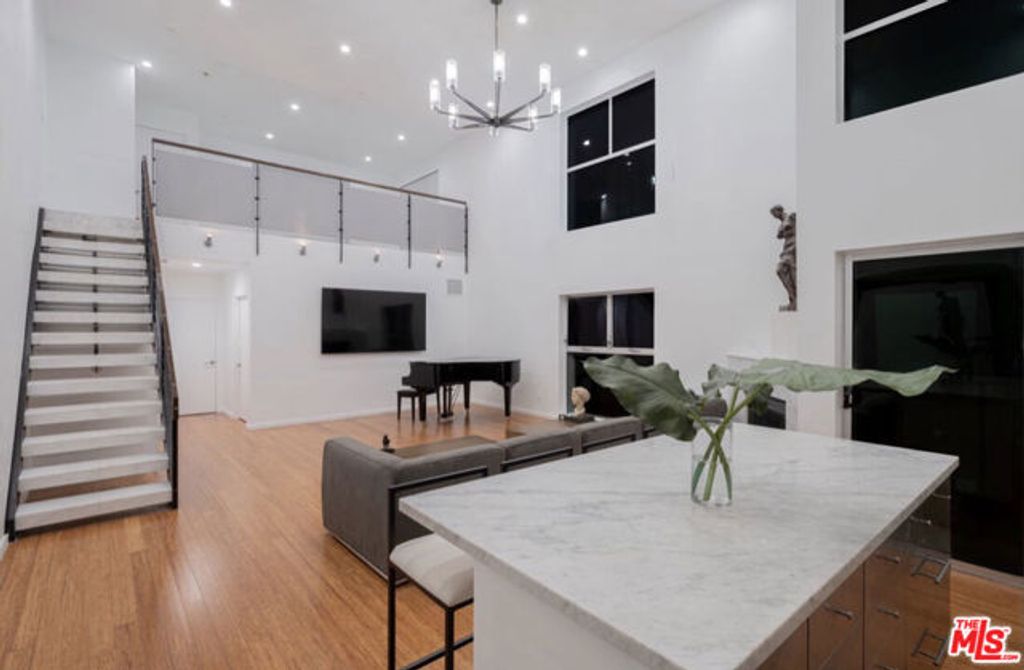 7062 Hawthorn Avenue A2, Los Angeles, CA 90028