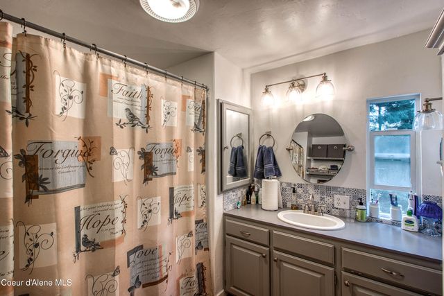 1464 Hulett Hill Dr, Sandpoint, ID 83864