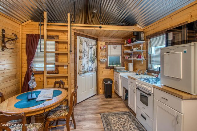1464 Hulett Hill Dr, Sandpoint, ID 83864