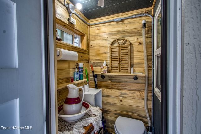 1464 Hulett Hill Dr, Sandpoint, ID 83864