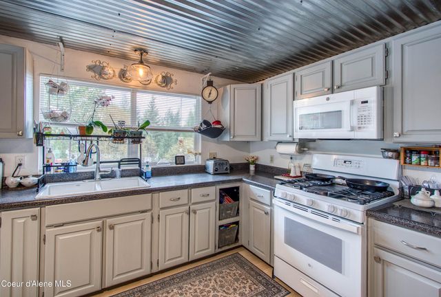 1464 Hulett Hill Dr, Sandpoint, ID 83864