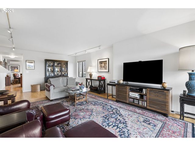 2211 Sw 1ST Ave 802, Portland, OR 97201