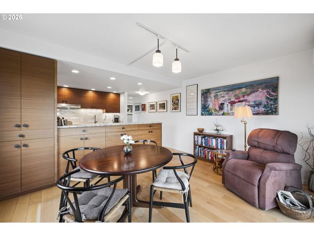 2211 Sw 1ST Ave 802, Portland, OR 97201