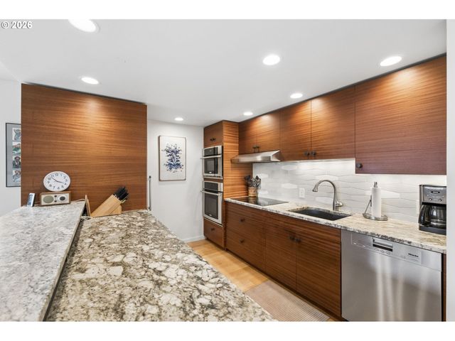 2211 Sw 1ST Ave 802, Portland, OR 97201