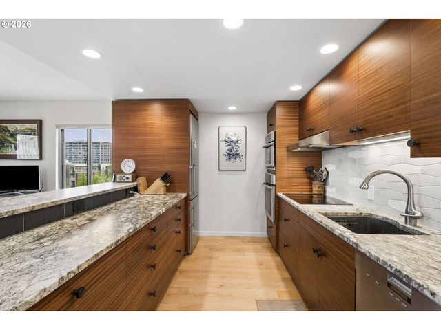 2211 Sw 1ST Ave 802, Portland, OR 97201