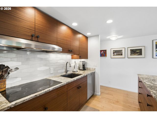 2211 Sw 1ST Ave 802, Portland, OR 97201