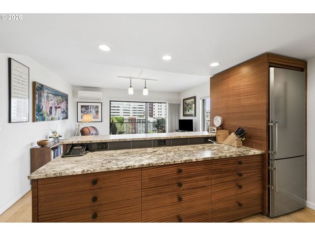 2211 Sw 1ST Ave 802, Portland, OR 97201