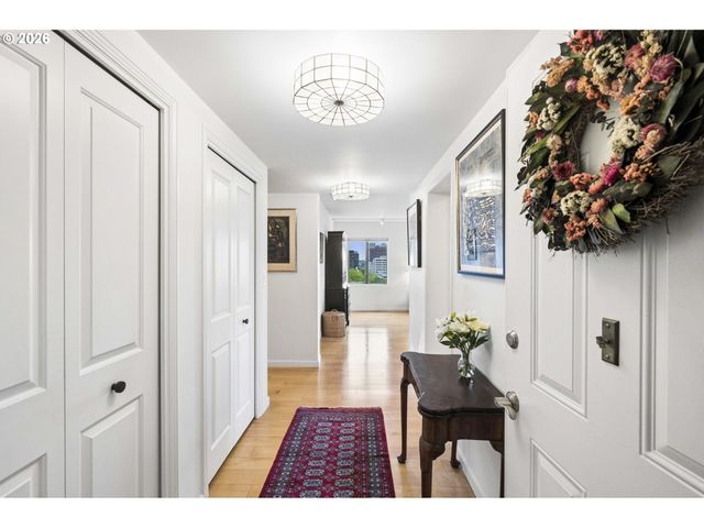 2211 Sw 1ST Ave 802, Portland, OR 97201