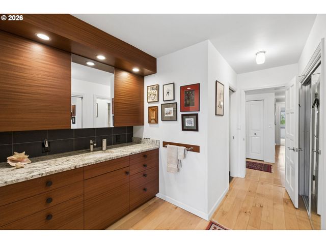 2211 Sw 1ST Ave 802, Portland, OR 97201