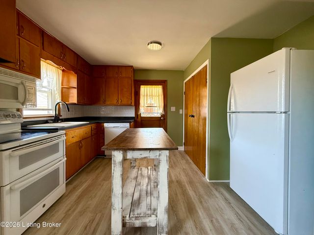 5413 Bungalow Dr, Louisville, KY 40258