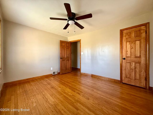 5413 Bungalow Dr, Louisville, KY 40258