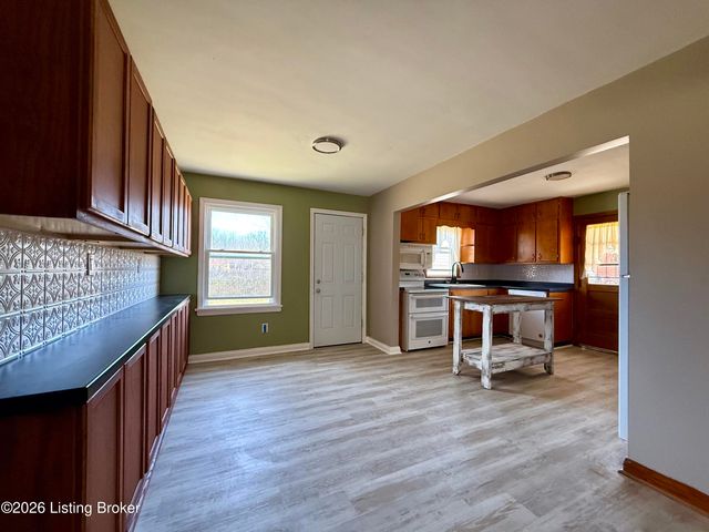 5413 Bungalow Dr, Louisville, KY 40258