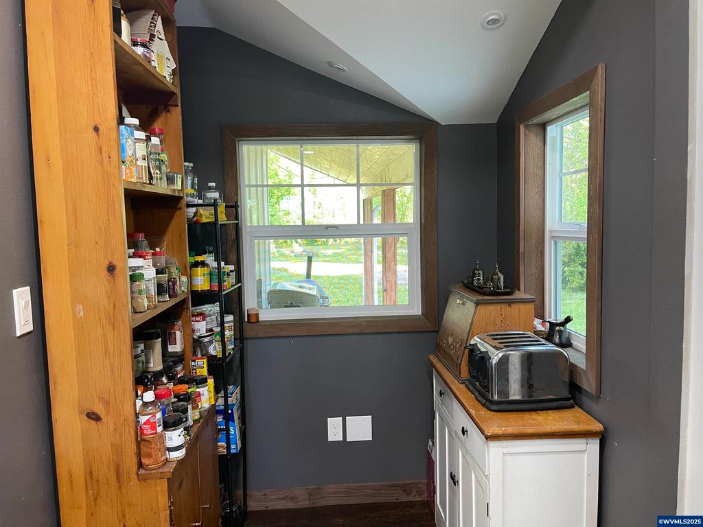 Image 11 of property listing at 24291 SW Rogers Rd, Sheridan, OR 97378