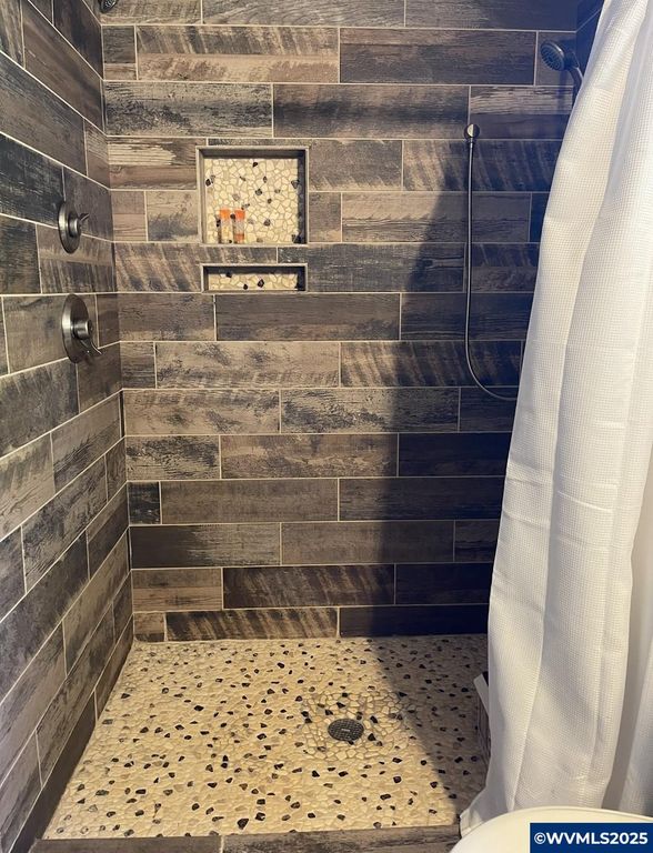 Image 16 of property listing at 24291 SW Rogers Rd, Sheridan, OR 97378