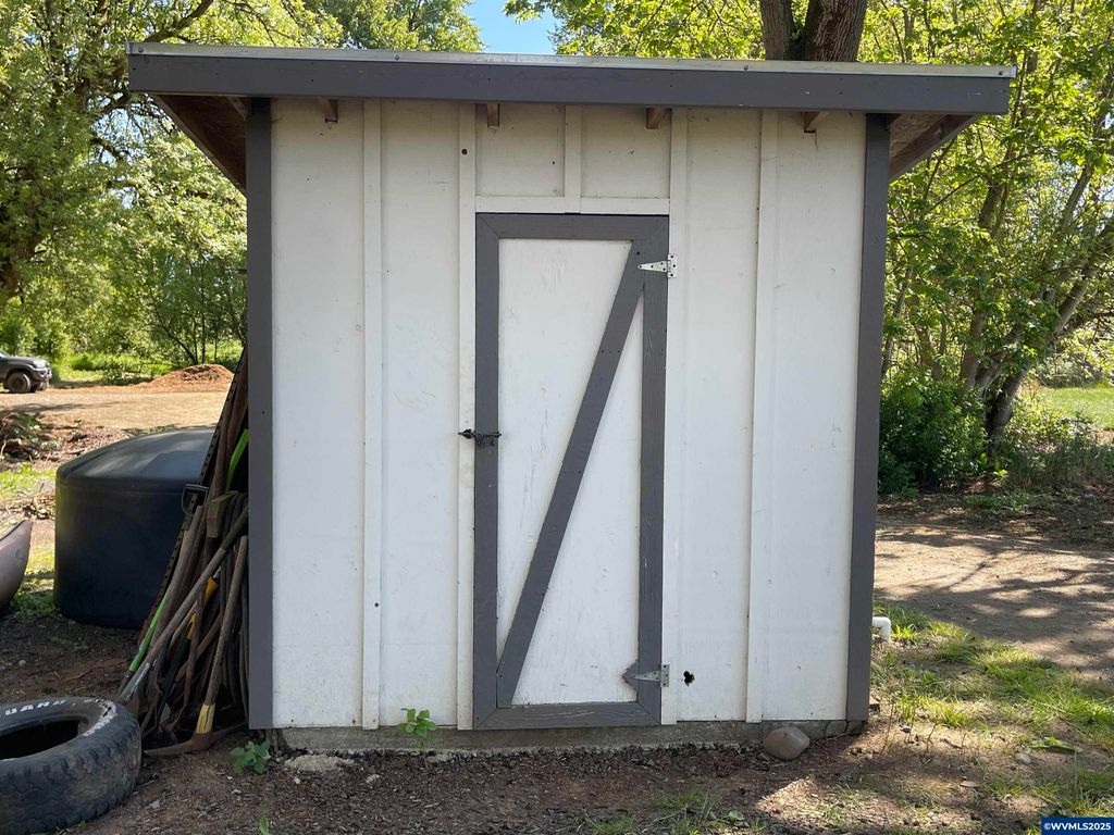 Image 32 of property listing at 24291 SW Rogers Rd, Sheridan, OR 97378