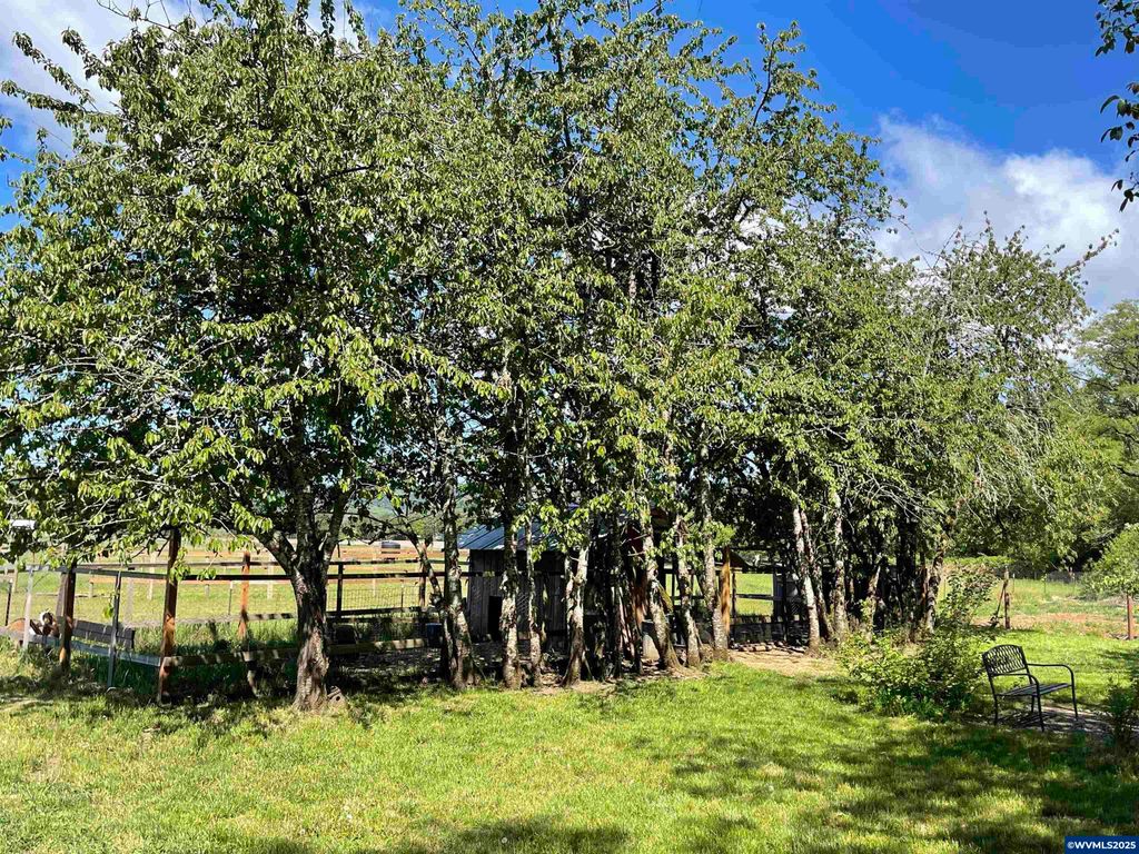 Image 33 of property listing at 24291 SW Rogers Rd, Sheridan, OR 97378