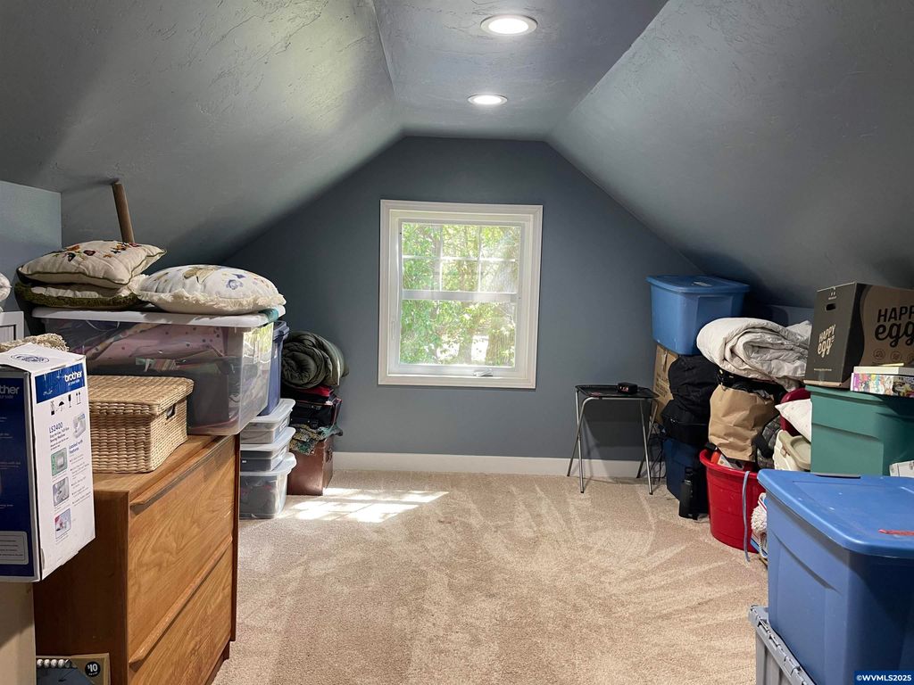 Image 8 of property listing at 24291 SW Rogers Rd, Sheridan, OR 97378