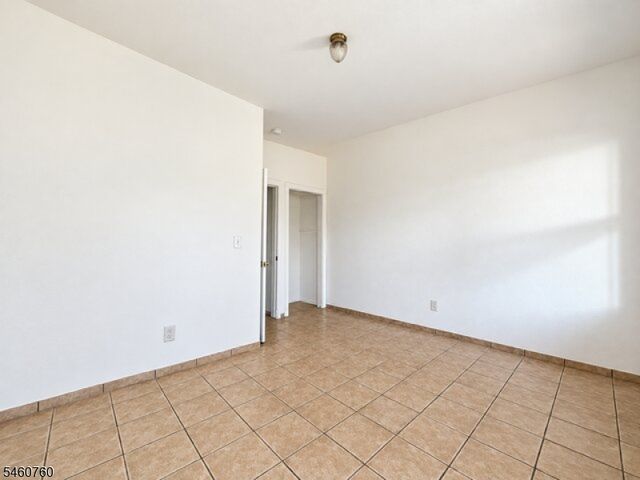 653 4th Ave, Elizabeth City, NJ 07202