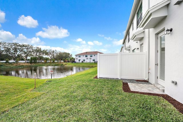 272 SW Sally Way, Stuart, FL 34997