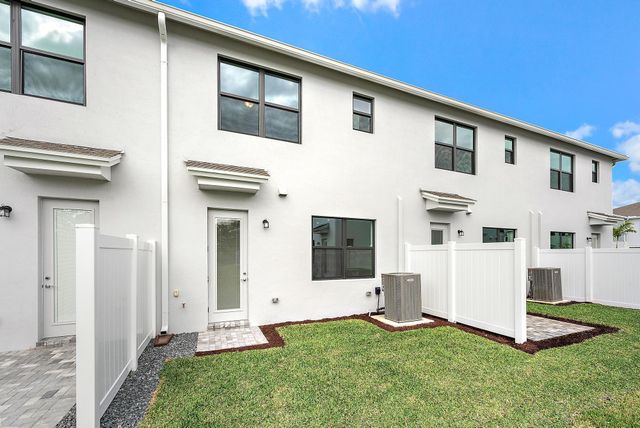 272 SW Sally Way, Stuart, FL 34997