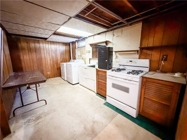 133 Grove Ave Extension, Auburn, NY 13021
