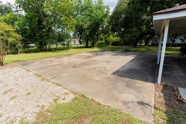 417 Hardy Street, Clute, TX 77531