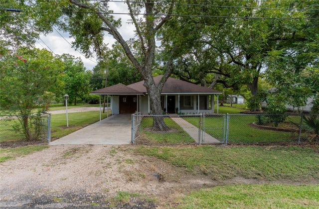 417 Hardy Street, Clute, TX 77531
