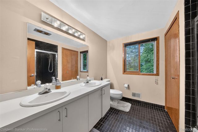 7500 Watford Drive, West Bloomfield Charter Township, MI 48322