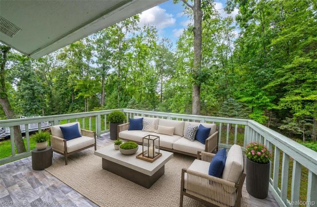 7500 Watford Drive, West Bloomfield Charter Township, MI 48322