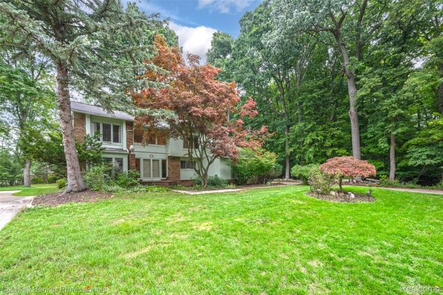 7500 Watford Drive, West Bloomfield Charter Township, MI 48322
