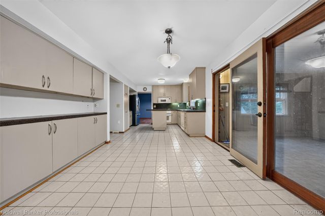 7500 Watford Drive, West Bloomfield Charter Township, MI 48322