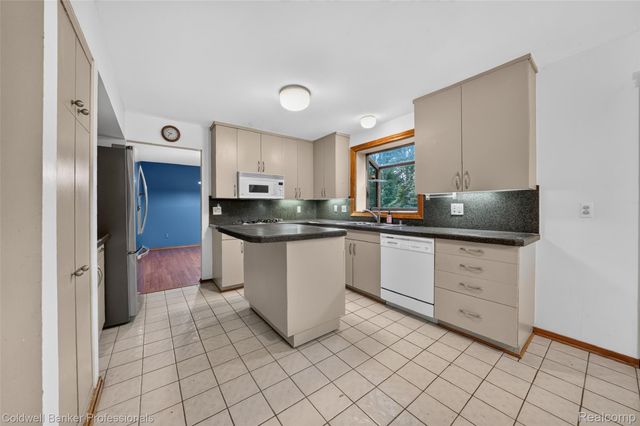 7500 Watford Drive, West Bloomfield Charter Township, MI 48322