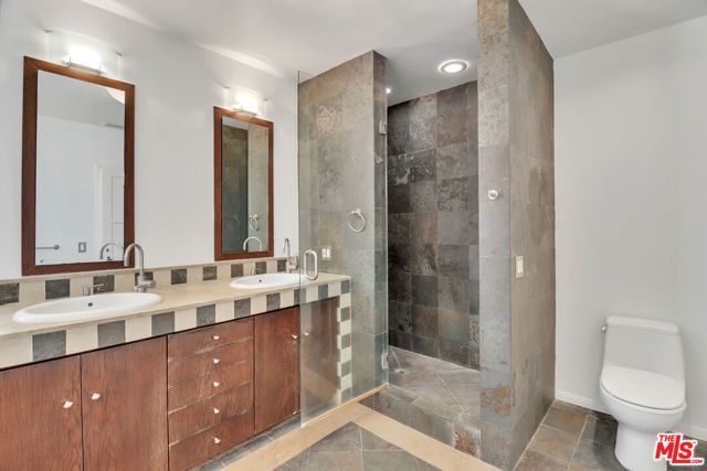 1105 S Alfred Street, Los Angeles, CA 90035