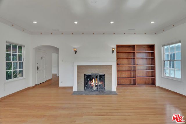 1105 S Alfred Street, Los Angeles, CA 90035