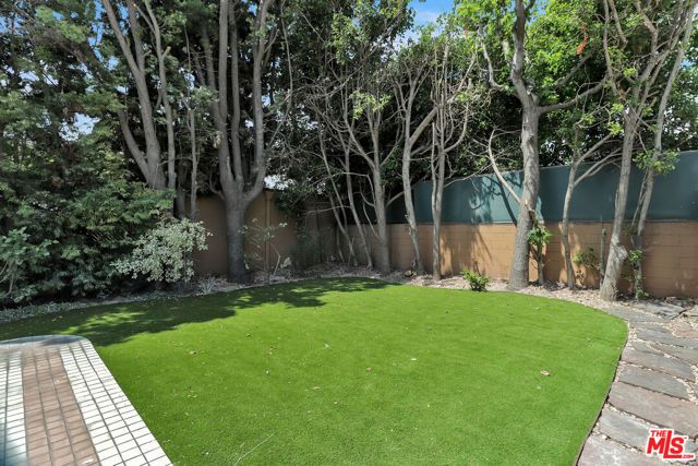 1105 S Alfred Street, Los Angeles, CA 90035