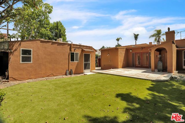 1105 S Alfred Street, Los Angeles, CA 90035