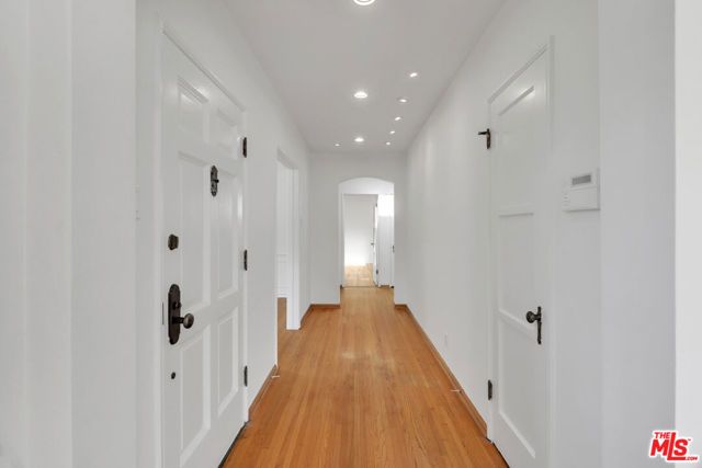 1105 S Alfred Street, Los Angeles, CA 90035