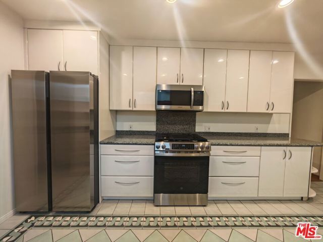 1105 S Alfred Street, Los Angeles, CA 90035