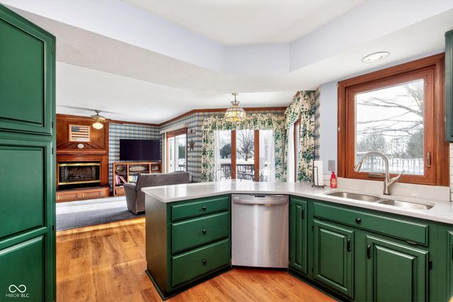 2020 S Oakwood Drive, New Palestine, IN 46163