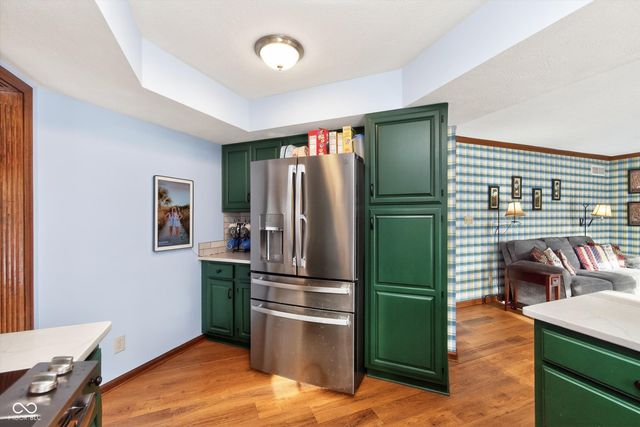 2020 S Oakwood Drive, New Palestine, IN 46163