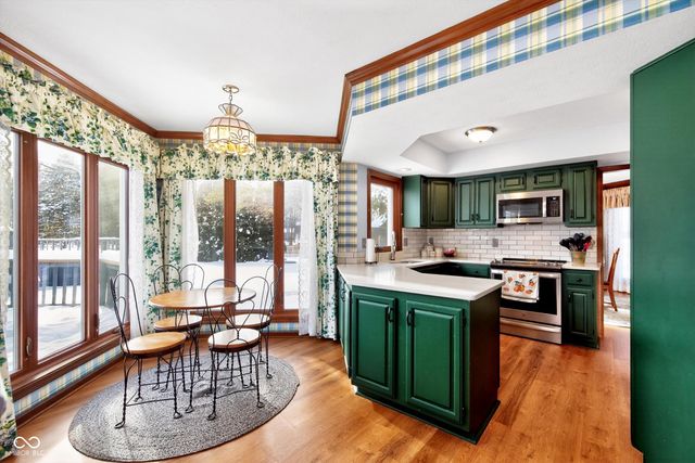 2020 S Oakwood Drive, New Palestine, IN 46163