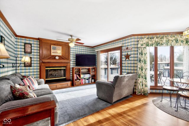 2020 S Oakwood Drive, New Palestine, IN 46163