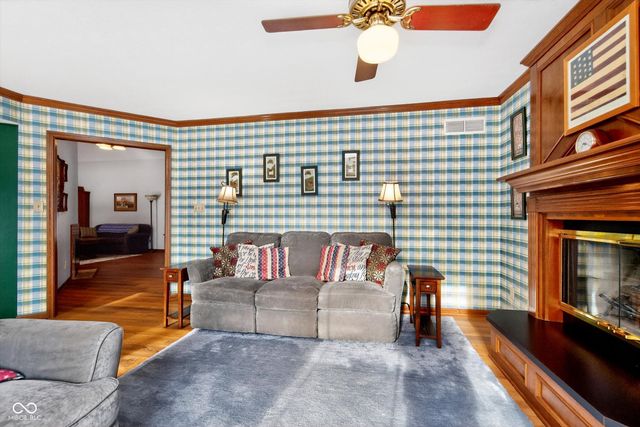 2020 S Oakwood Drive, New Palestine, IN 46163