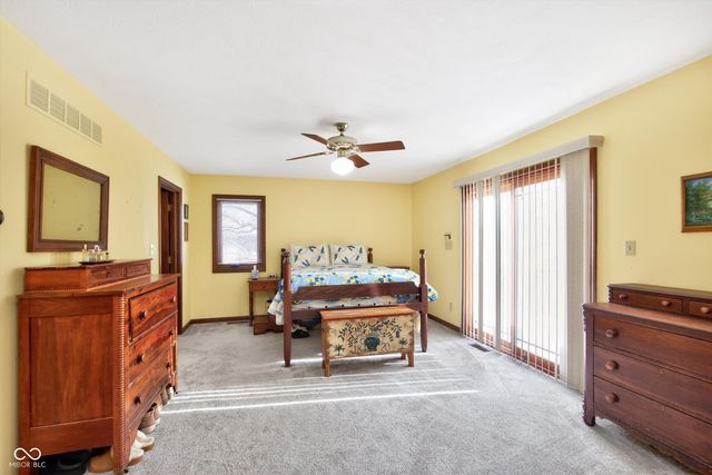 2020 S Oakwood Drive, New Palestine, IN 46163