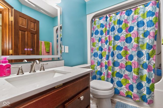 2020 S Oakwood Drive, New Palestine, IN 46163