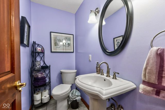 2020 S Oakwood Drive, New Palestine, IN 46163